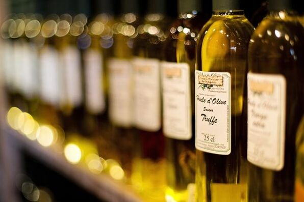 Olivový olej je zdrojem vitamínů a zdravých tuků