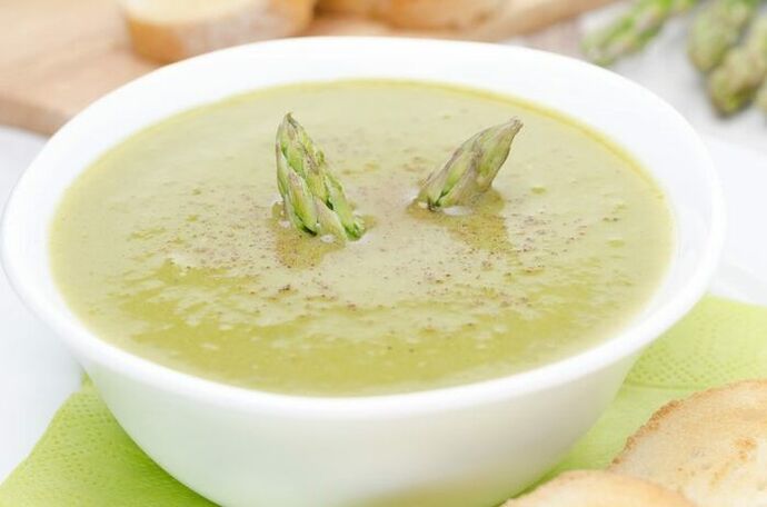 Asparagus polévka pyré